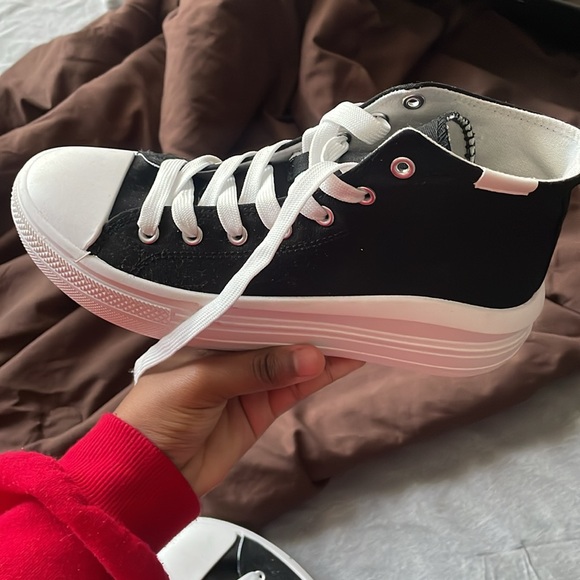 Brand new shoes, never worn before, I have 2 of them - Picture 3 of 5